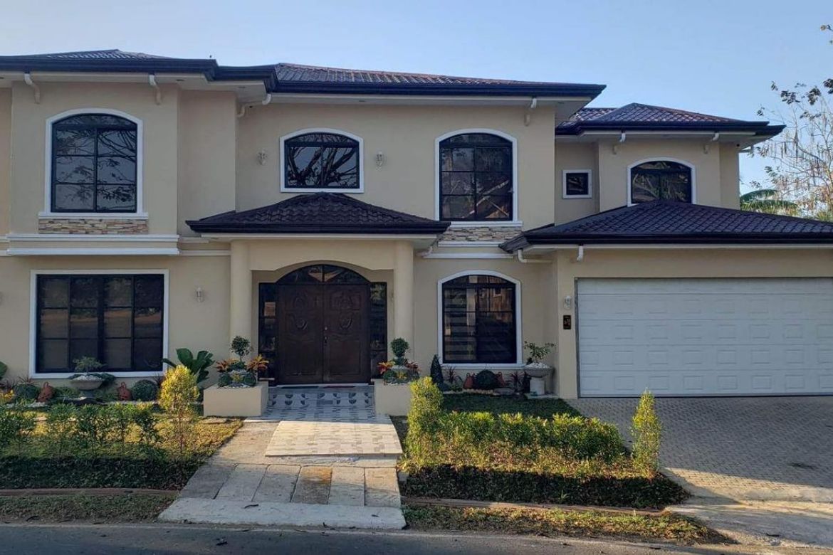 5 Bedroom House for Sale in Plantation Hills at Tagaytay Midlands, Suplang, Tanauan, Batangas