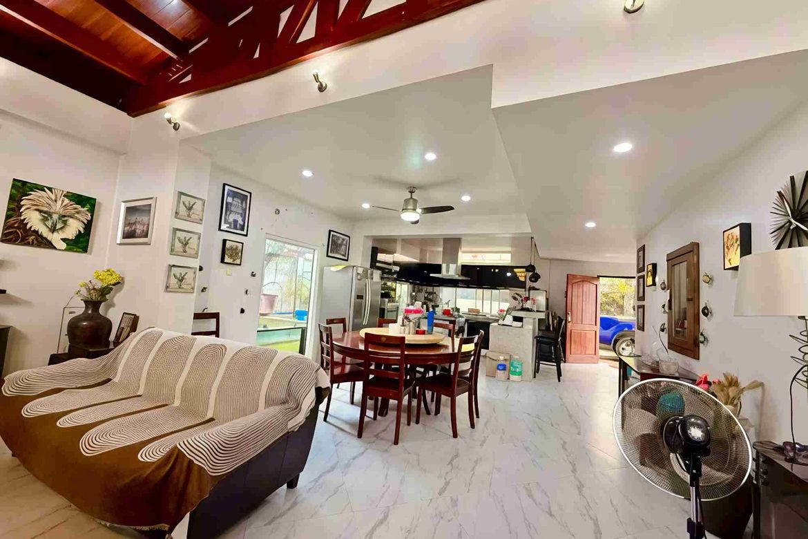 5 Bedroom House for Sale in Poblacion, Compostela, Cebu – photo 4