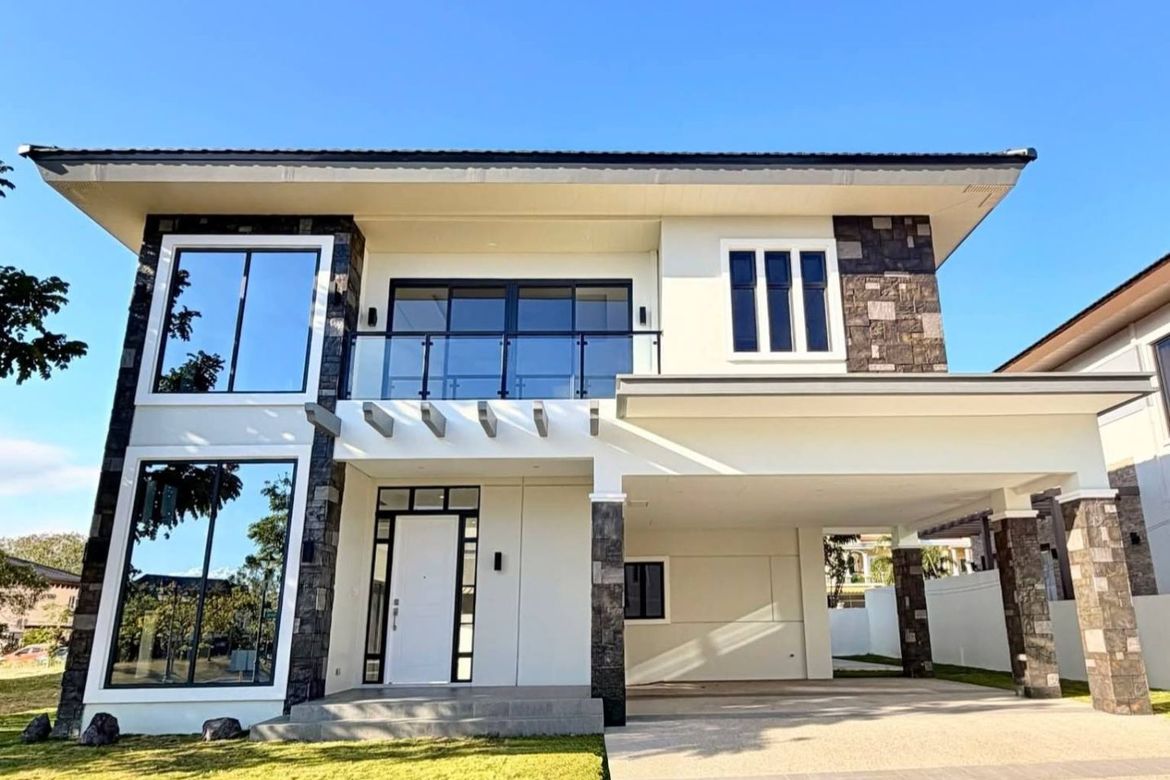 5 Bedroom House for Sale in Poblacion, Muntinlupa, Metro Manila