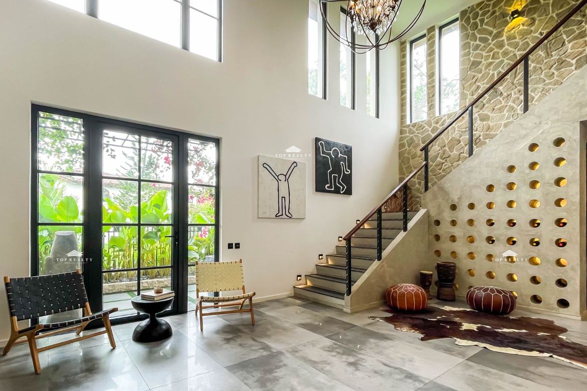 5 Bedroom House for Sale in Portofino Heights, Almanza Dos, Las Piñas, Metro Manila