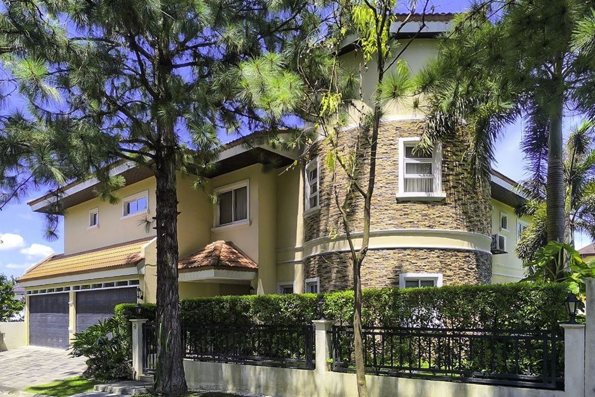 5 Bedroom House for Sale in Portofino South, Poblacion, Muntinlupa, Metro Manila