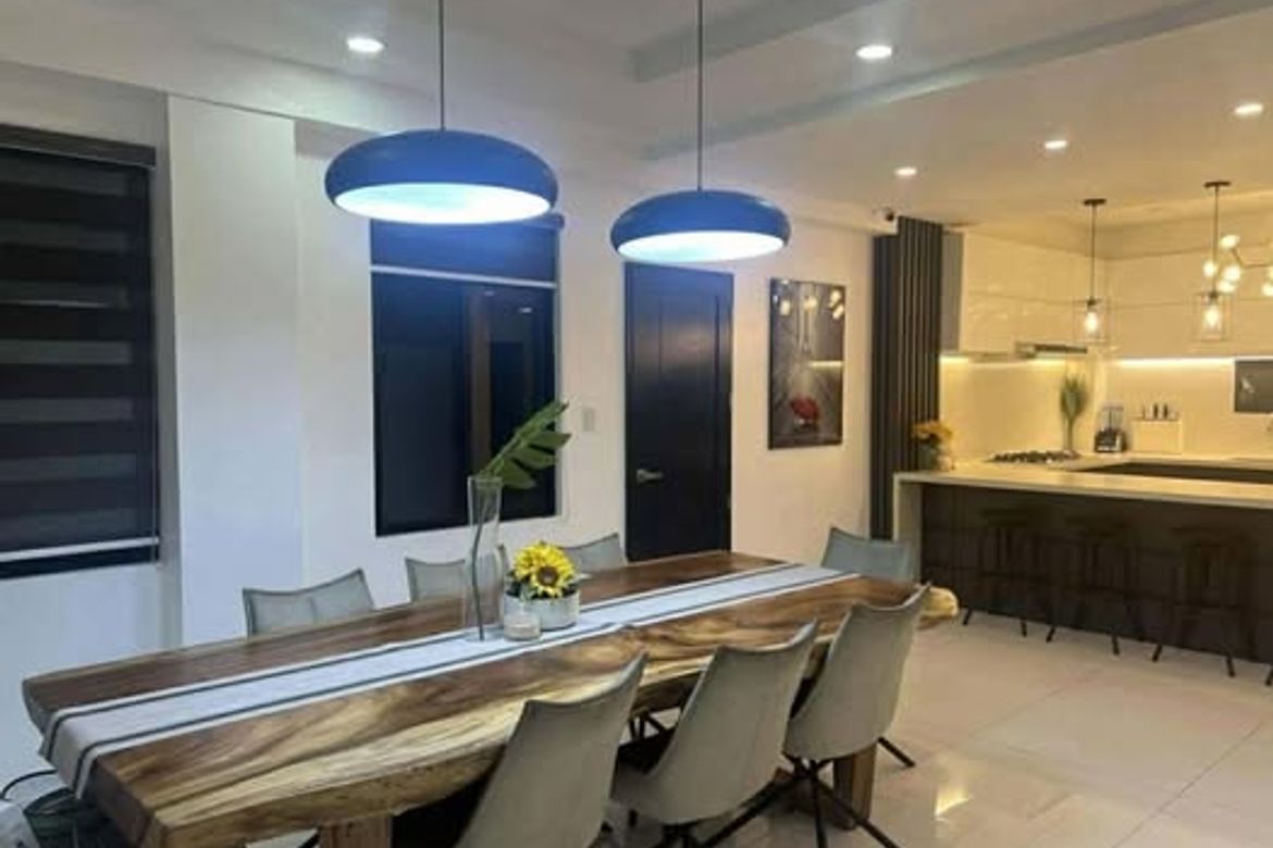 5 Bedroom House for Sale in Pulang Lupa Dos, Las Piñas, Metro Manila – photo 4