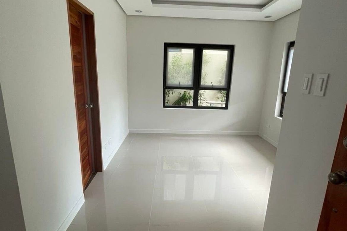 5 Bedroom House for Sale in Pulang Lupa Dos, Las Piñas, Metro Manila – photo 2