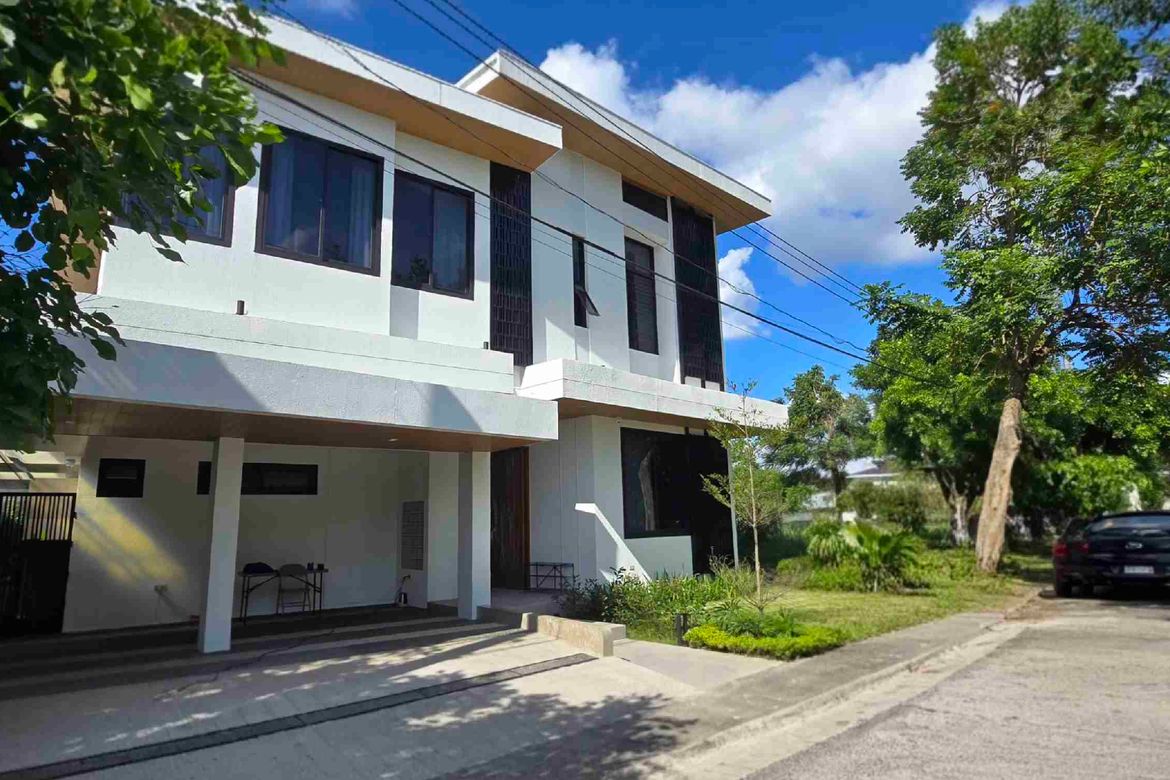 5 Bedroom House for Sale in Pulung Maragul, Angeles, Pampanga