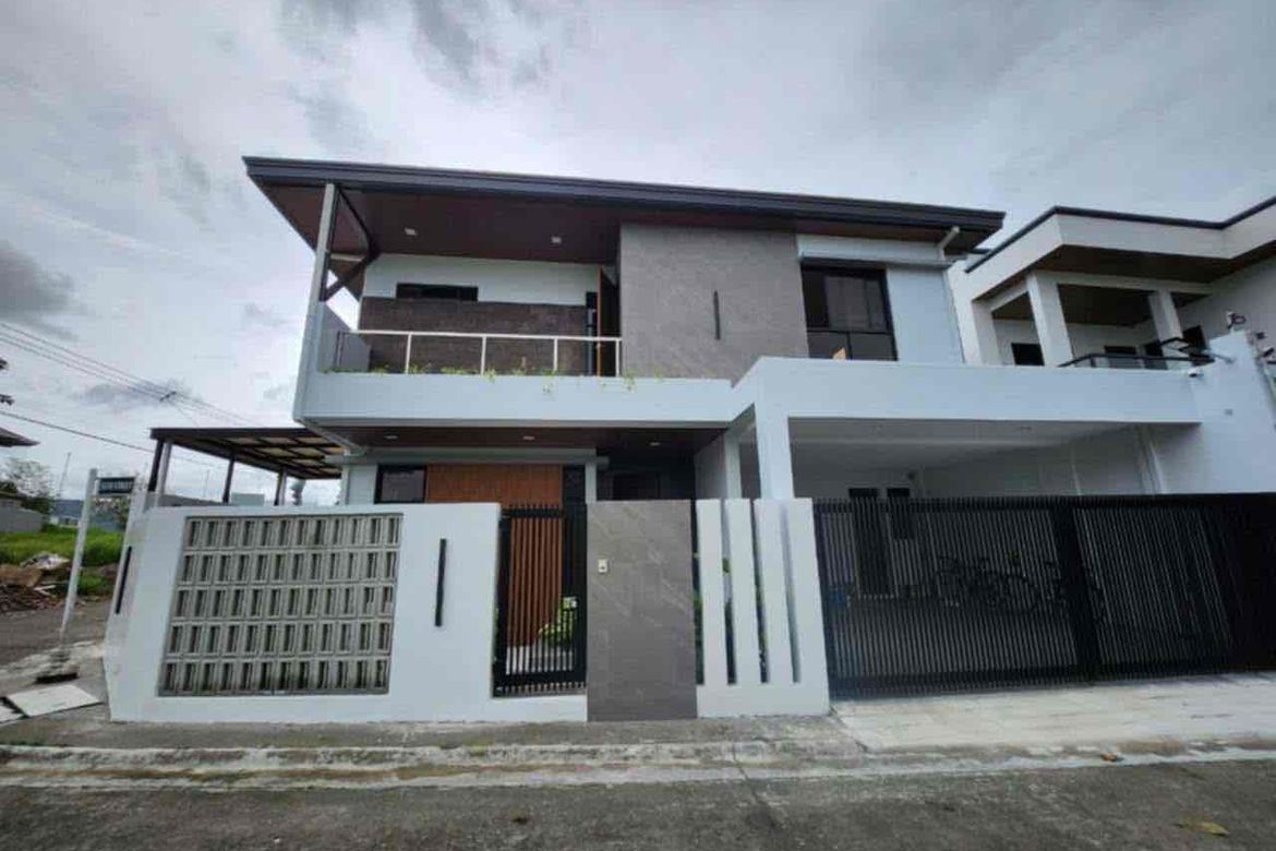 5 Bedroom House for Sale in Pulung Maragul, Angeles, Pampanga