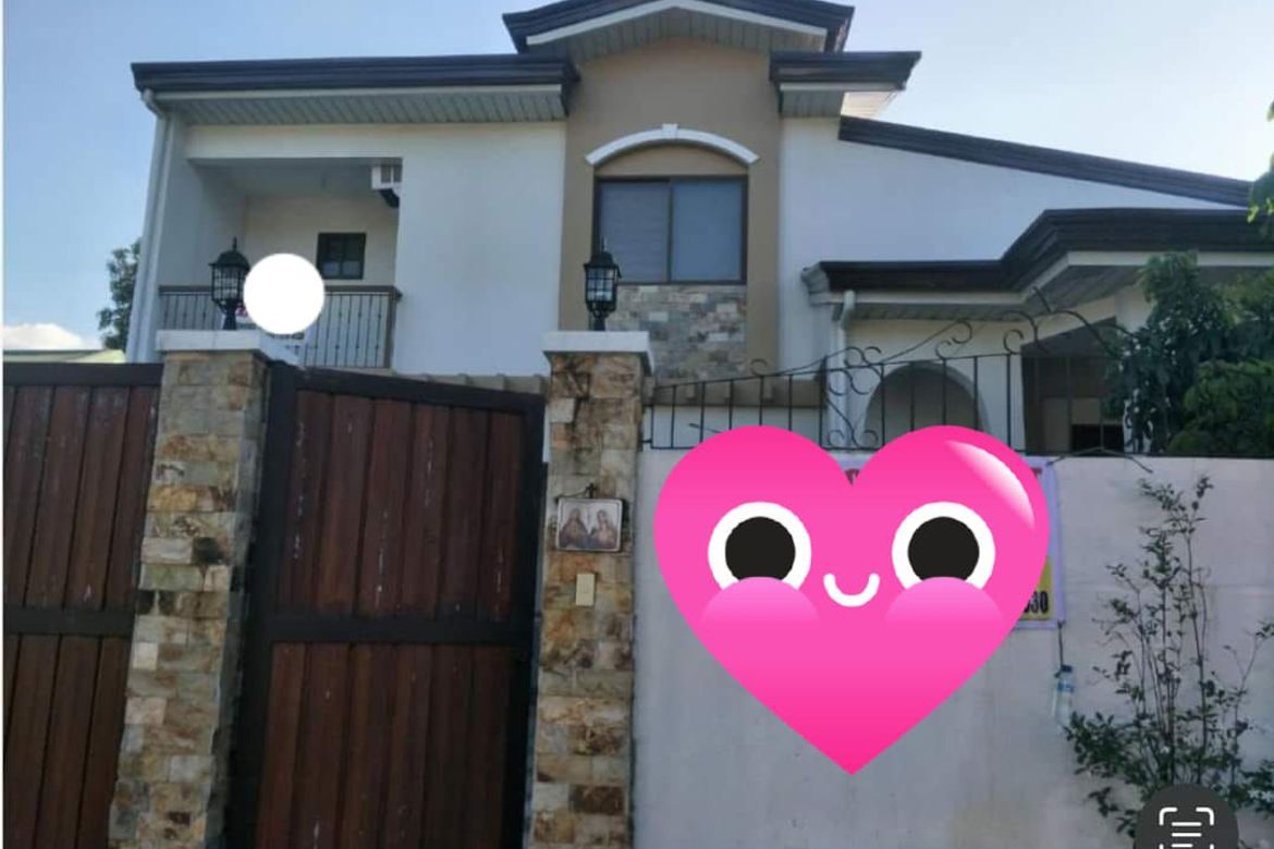5 Bedroom House for Sale in Pulungbulu, Angeles, Pampanga