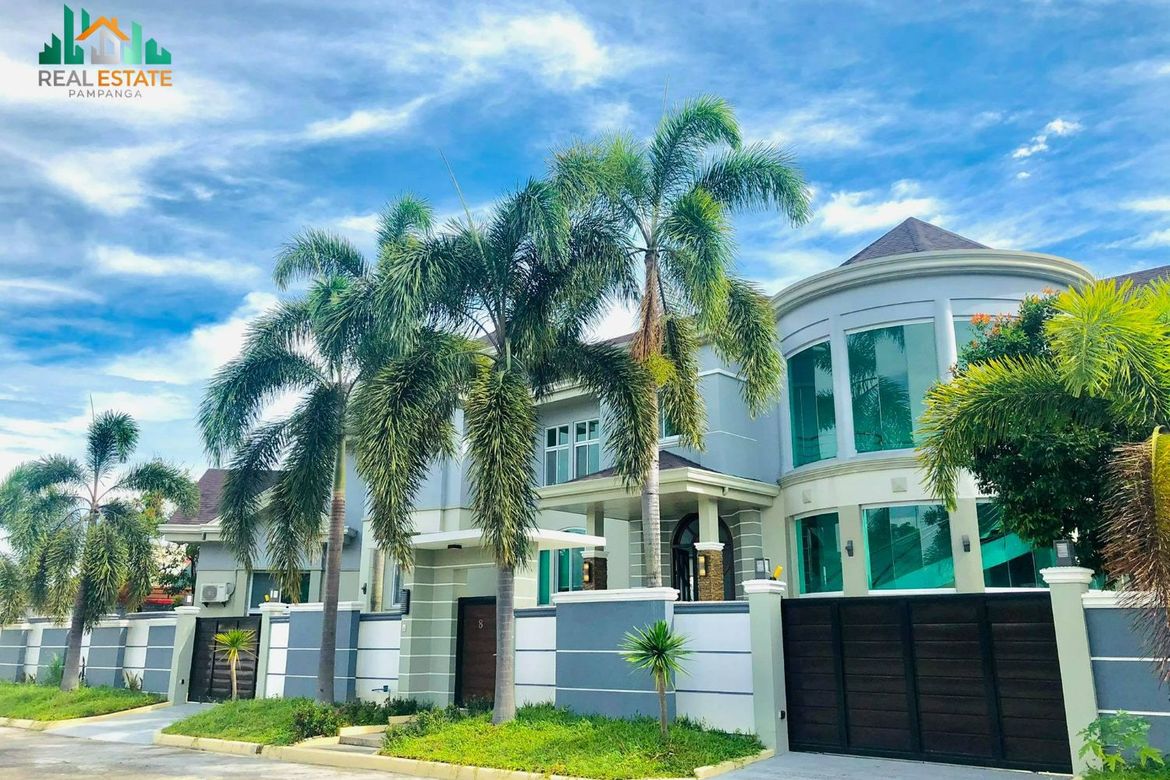5 Bedroom House for Sale in Pulungbulu, Angeles, Pampanga