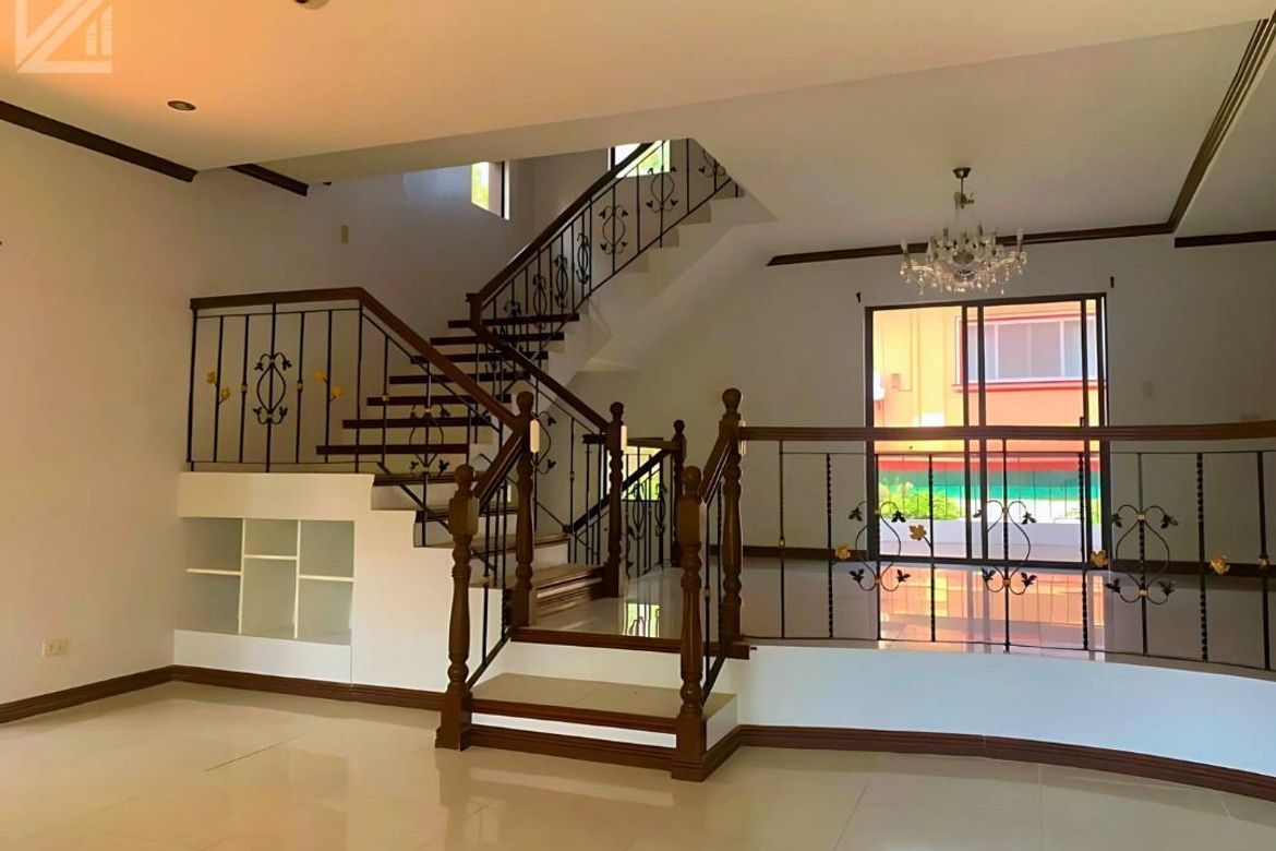 5 Bedroom House for Sale in Royale Tagaytay Estates, Buck Estate, Alfonso, Cavite – photo 3
