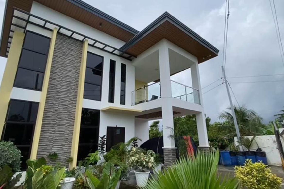 5 Bedroom House for Sale in Saavedra, Moalboal, Cebu