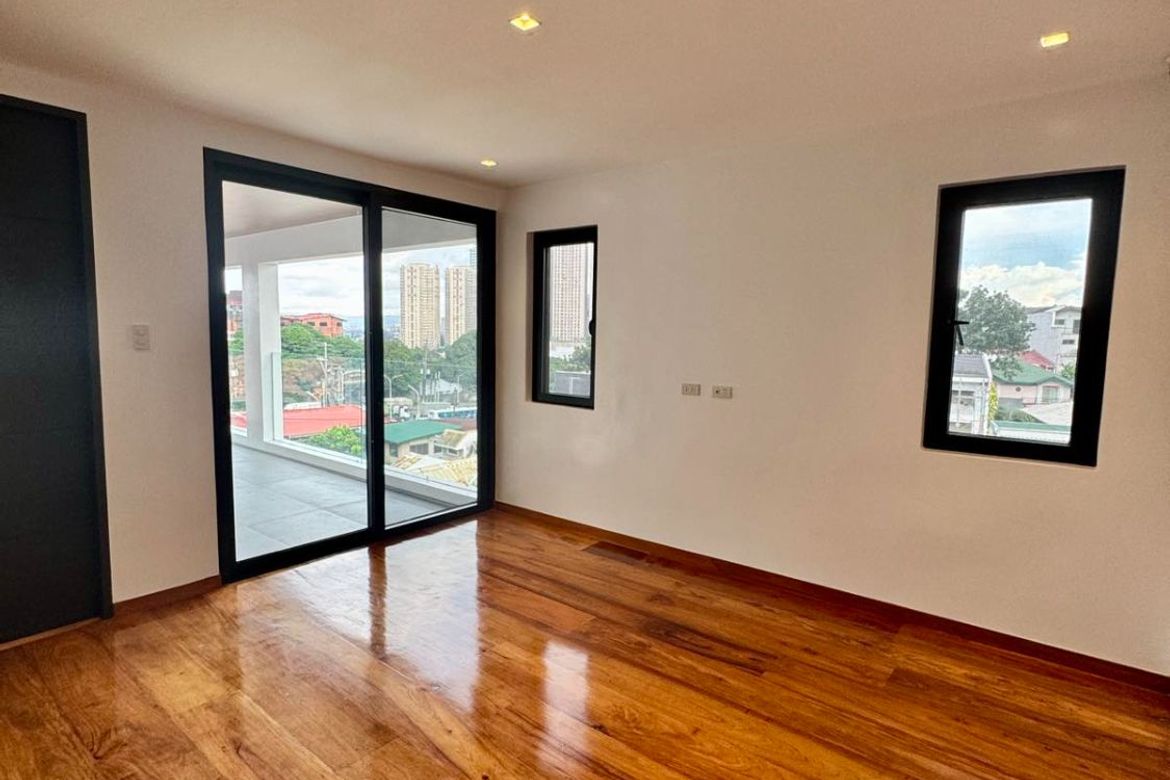 5 Bedroom House for Sale in Saint Ignatius, Quezon City, Metro Manila