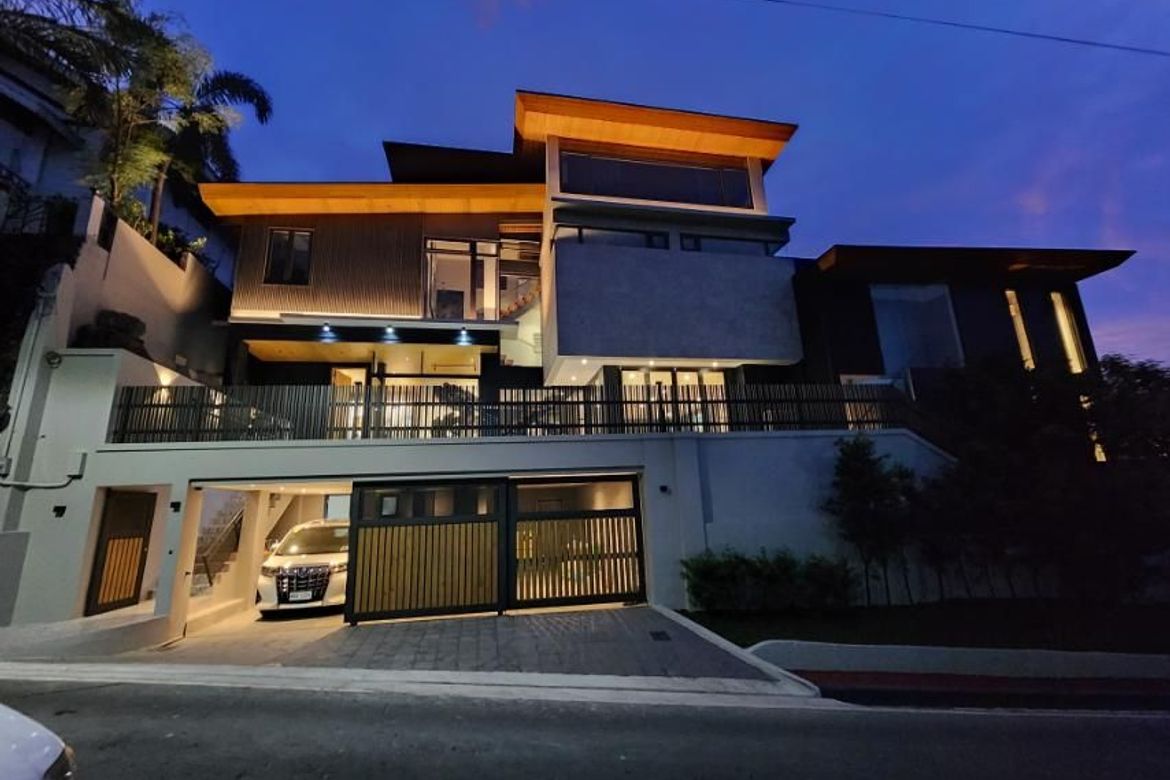5 Bedroom House for Sale in Saint Ignatius, Quezon City, Metro Manila