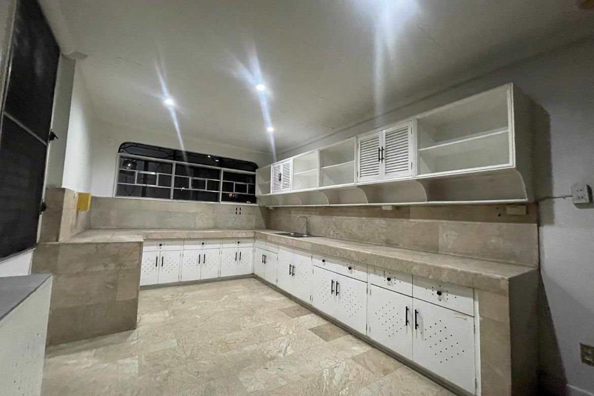 5 Bedroom House for Sale in Saint Ignatius, Quezon City, Metro Manila – photo 6