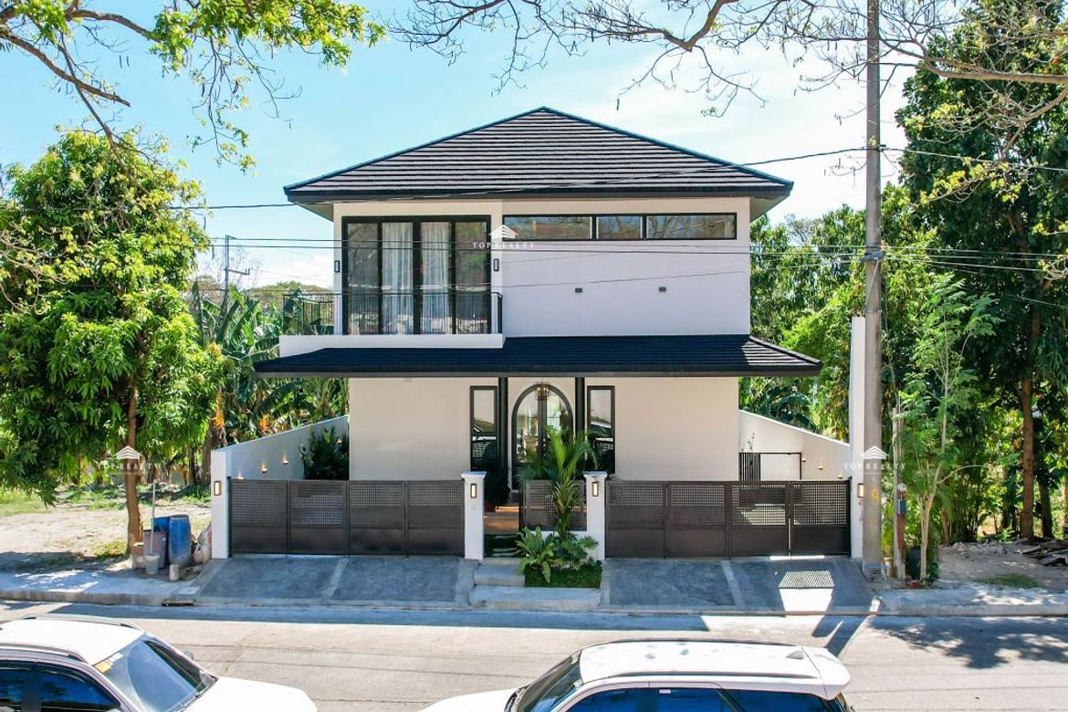 5 Bedroom House for Sale in Salawag, Dasmariñas, Cavite