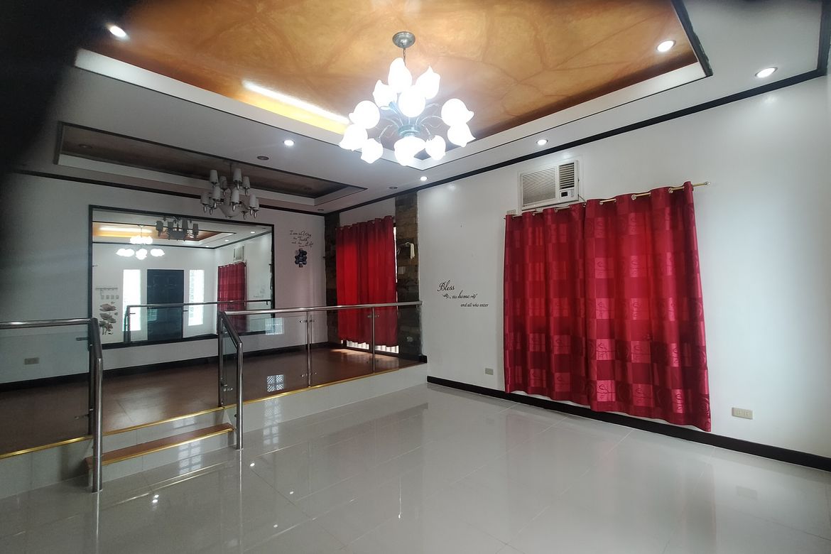 5 Bedroom House for Sale in San Agustin I, Dasmariñas, Cavite