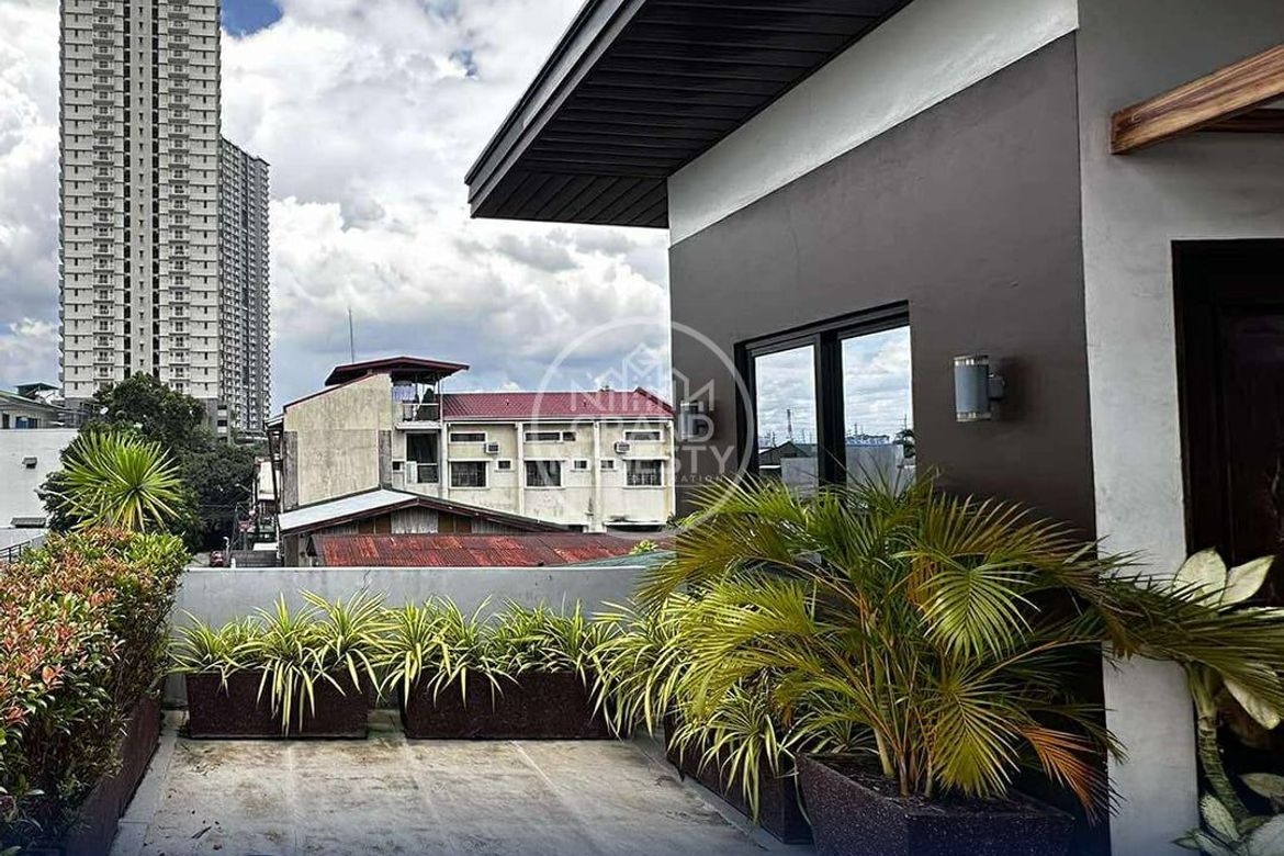 5 Bedroom House for Sale in San Antonio, Quezon City, Metro Manila near LRT-1 Roosevelt – photo 4