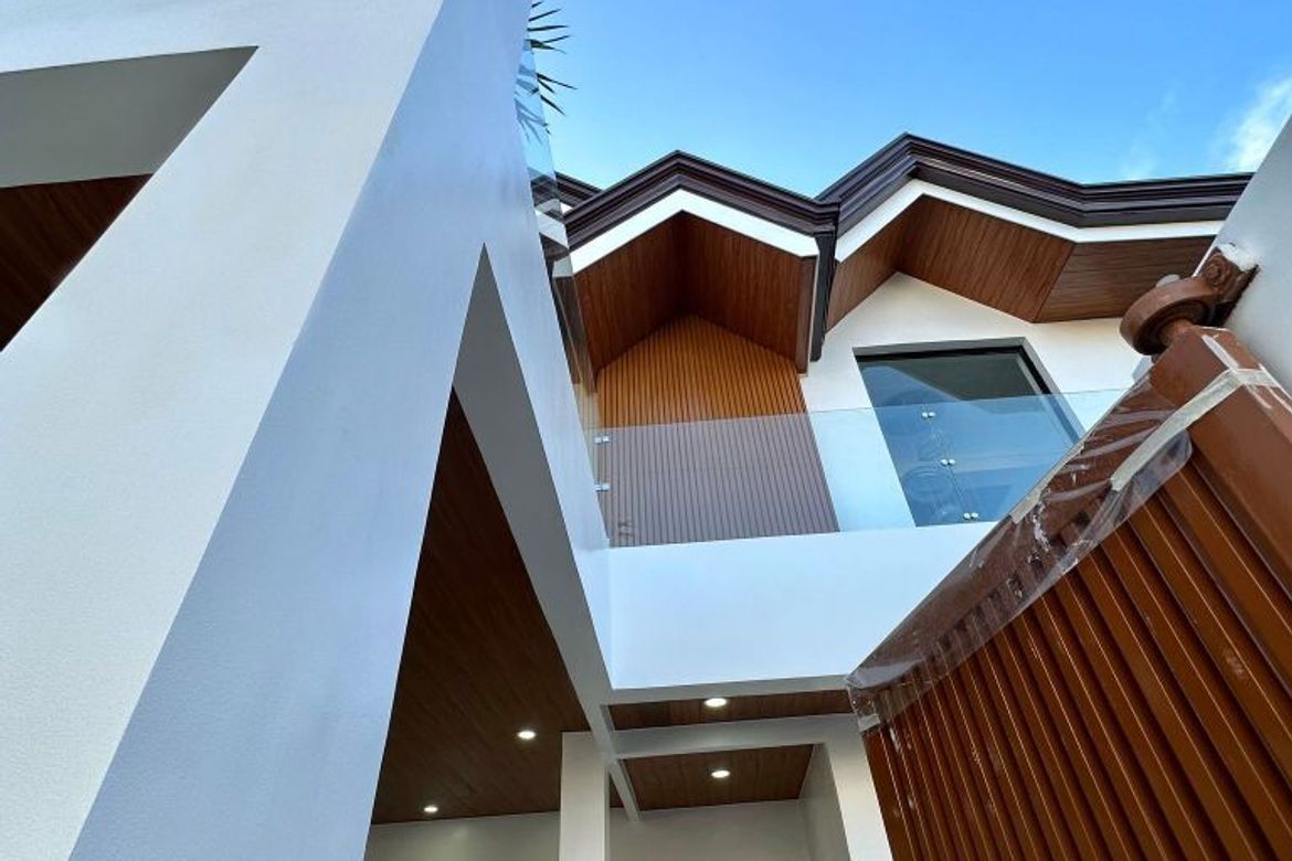 5 Bedroom House for Sale in San Isidro, Cainta, Rizal