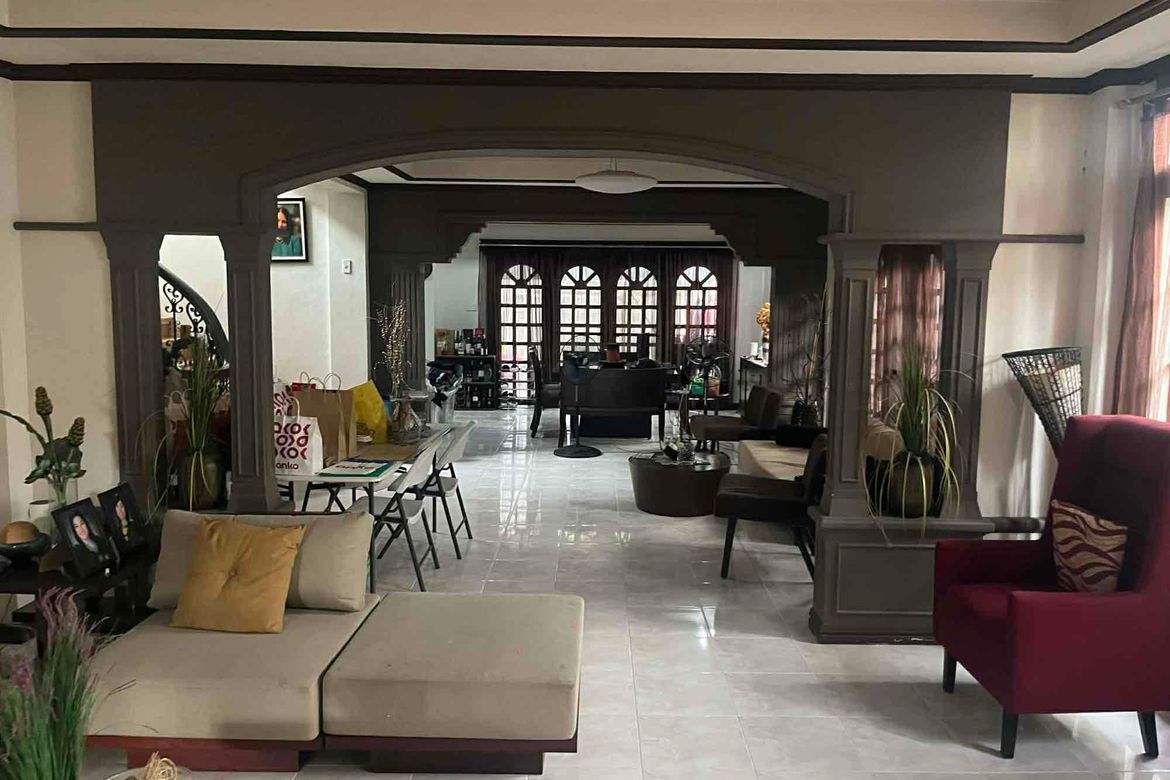 5 Bedroom House for Sale in San Isidro, Cainta, Rizal