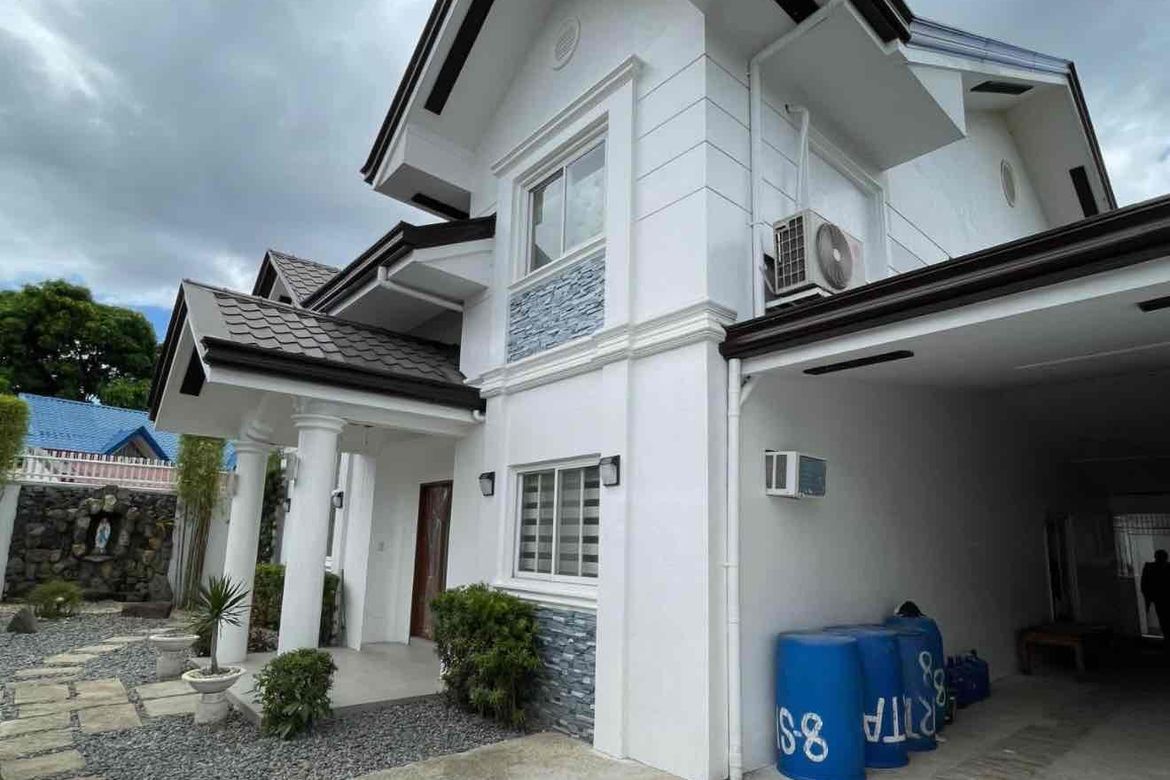 5 Bedroom House for Sale in San Isidro, Cainta, Rizal