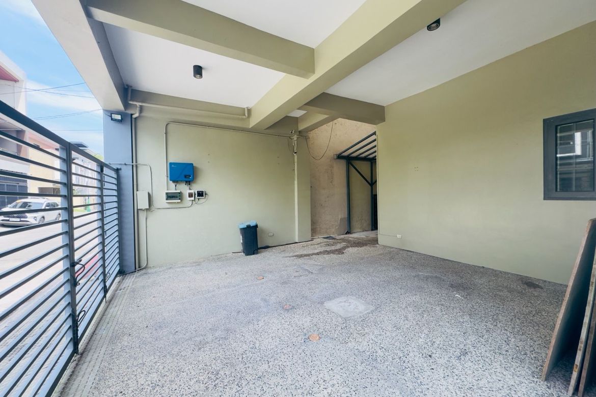5 Bedroom House for Sale in San Isidro, Parañaque, Metro Manila – photo 4