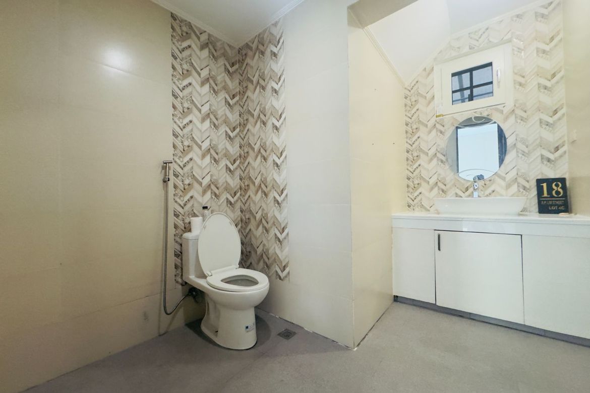 5 Bedroom House for Sale in San Isidro, Parañaque, Metro Manila – photo 8