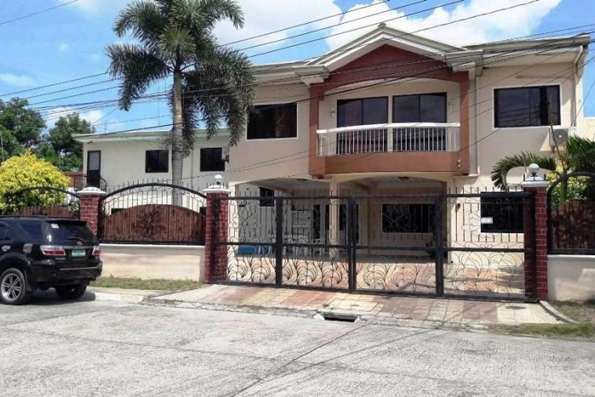 5 Bedroom House for Sale in San Isidro, San Fernando, Pampanga