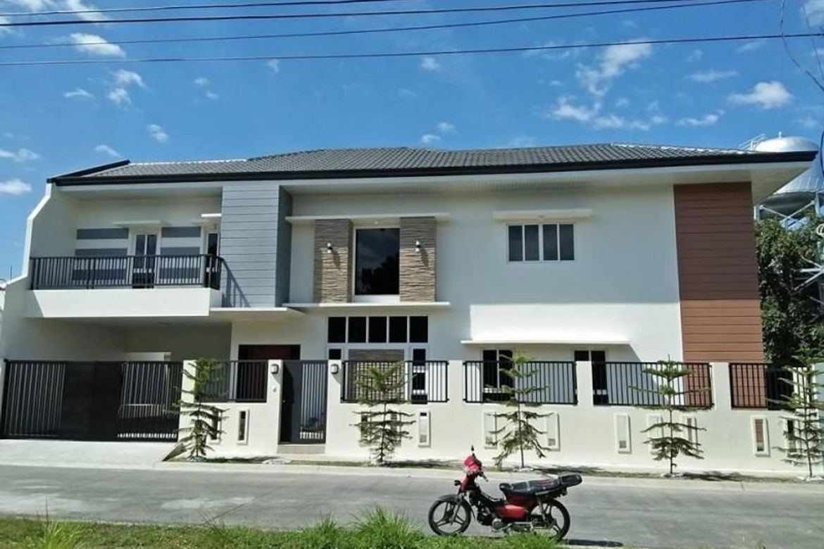 5 Bedroom House for Sale in San Jose, Angeles, Pampanga