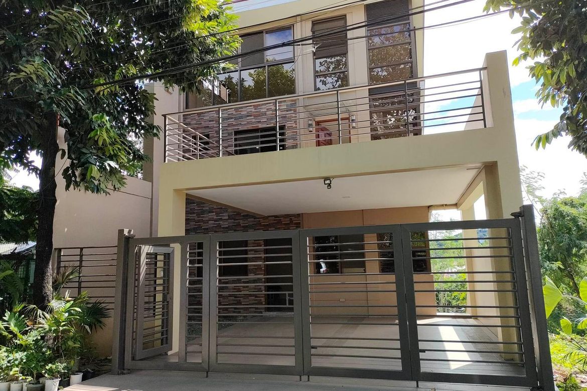 5 Bedroom House for Sale in San Juan, Cainta, Rizal