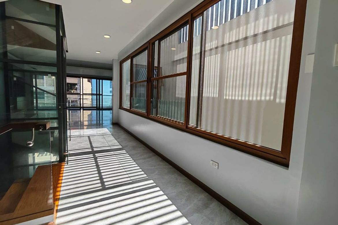 5 Bedroom House for Sale in San Juan Townhouse, Balong-Bato, San Juan, Metro Manila near LRT-2 J. Ruiz – photo 6