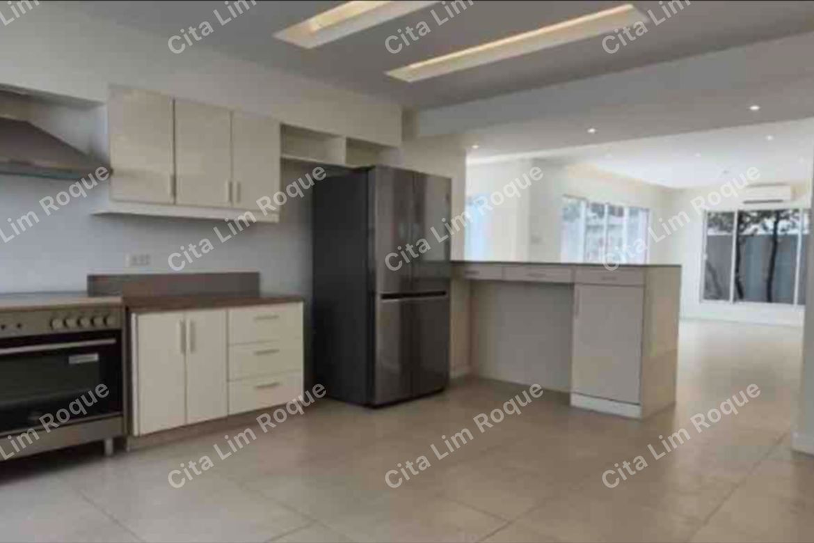 5 Bedroom House for Sale in San Lorenzo, Makati City near MRT-3 Magallanes – photo 11