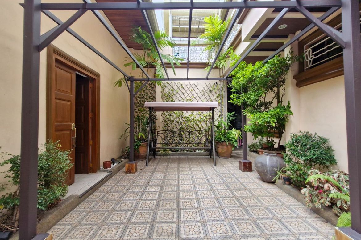 5 Bedroom House for Sale in San Lorenzo, Makati, Metro Manila near MRT-3 Ayala – photo 2
