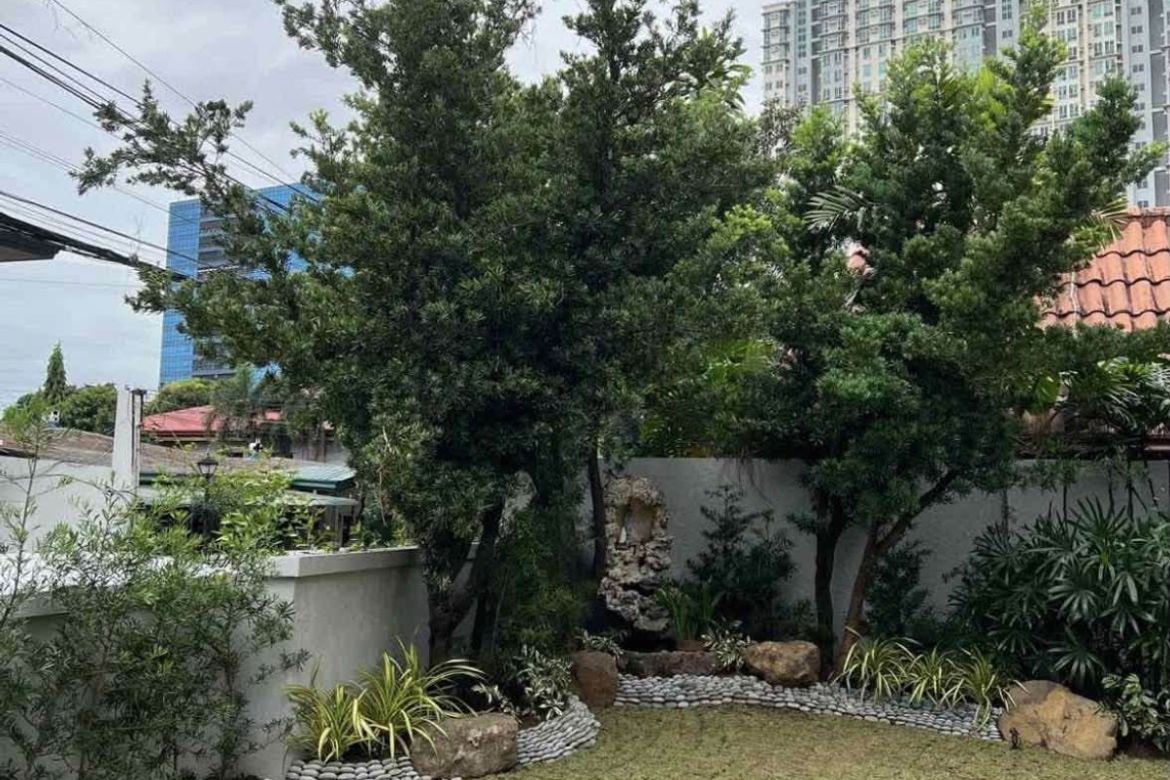 5 Bedroom House for Sale in San Lorenzo, Makati, Metro Manila near MRT-3 Ayala – photo 2