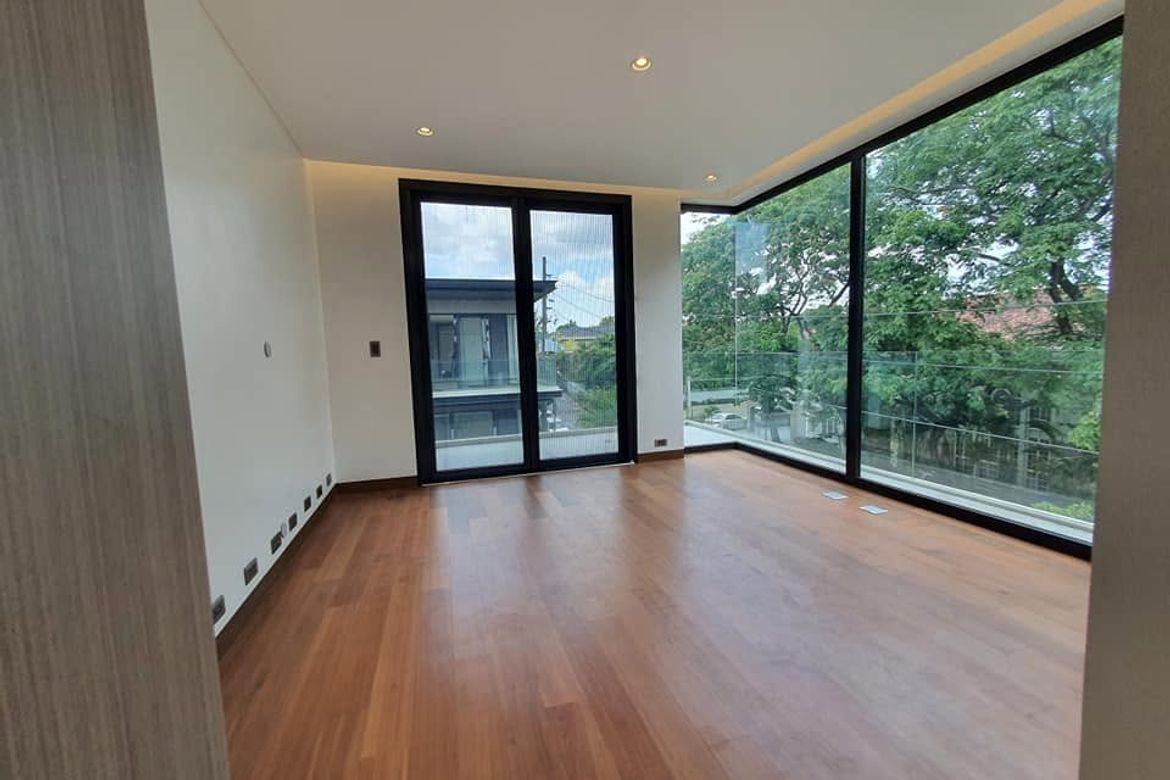 5 Bedroom House for Sale in San Nicolas, Pasig, Metro Manila