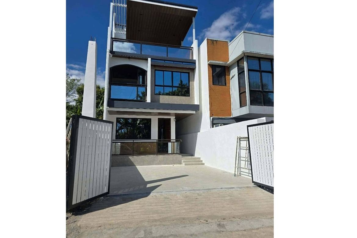 5 Bedroom House for Sale in Santa Cruz, Antipolo, Rizal