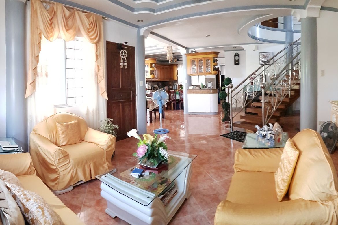 5 Bedroom House for Sale in Santo Domingo, Cainta, Rizal