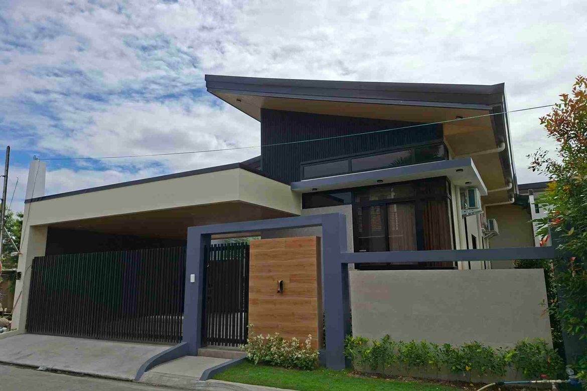 5 Bedroom House for Sale in Santo Rosario, San Fernando, Pampanga