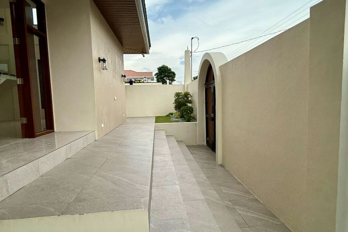 5 Bedroom House for Sale in Santo Rosario, San Fernando, Pampanga – photo 3