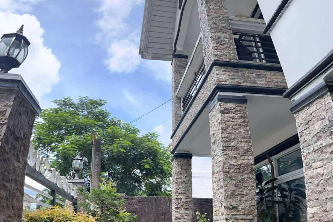 5 Bedroom House for Sale in Santo Rosario, San Fernando, Pampanga