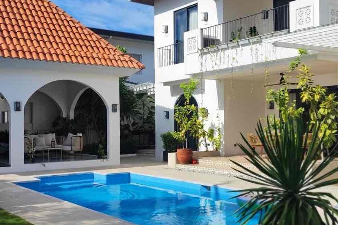 5 Bedroom House for Sale in Santo Rosario, San Fernando, Pampanga