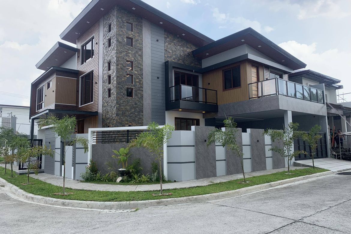 5 Bedroom House for Sale in Sapalibutad, Angeles, Pampanga