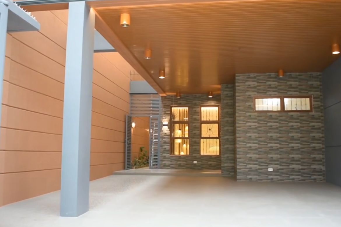 5 Bedroom House for Sale in Sikatuna Village, Quezon City, Metro Manila