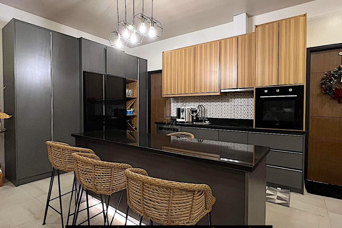 5 Bedroom House for Sale in Silang Junction North, Tagaytay, Cavite