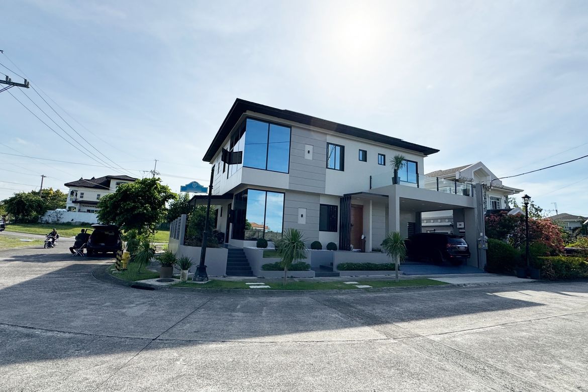 5 Bedroom House for Sale in South Forbes Golf City, Inchican, Silang, Cavite