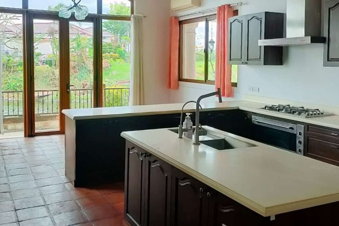 5 Bedroom House for Sale in South Lake Village at Eton City, Don Jose, Santa Rosa, Laguna – photo 4