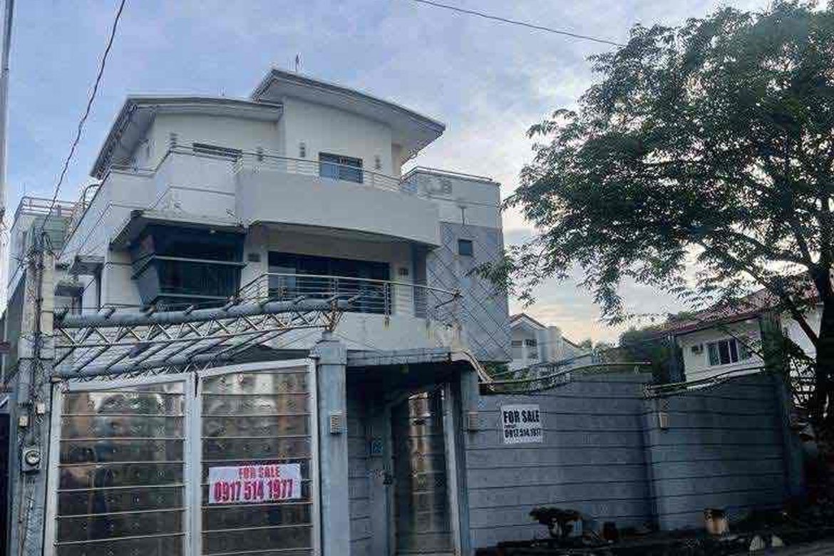 5 Bedroom House for Sale in Talon Dos, Las Piñas, Metro Manila
