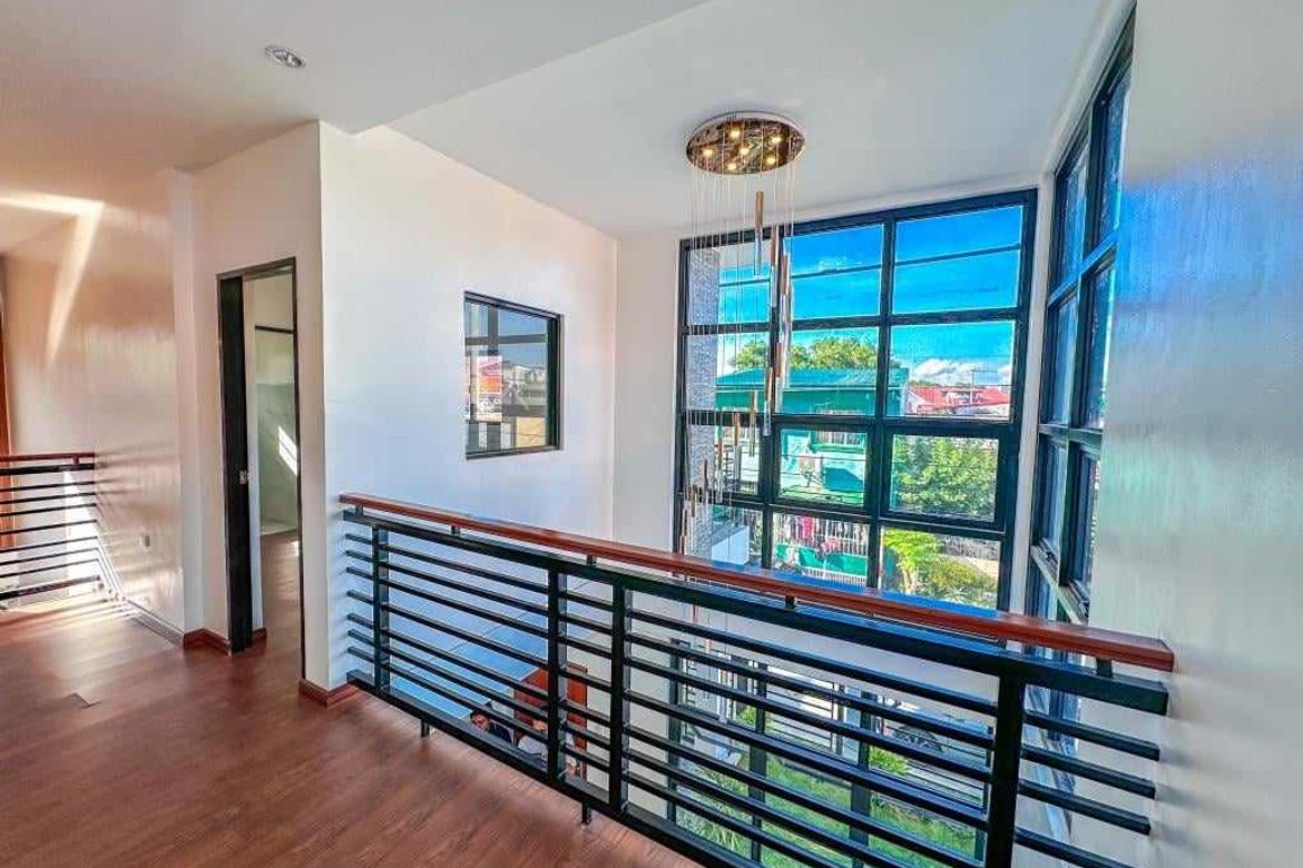5 Bedroom House for Sale in Talon Dos, Las Piñas, Metro Manila