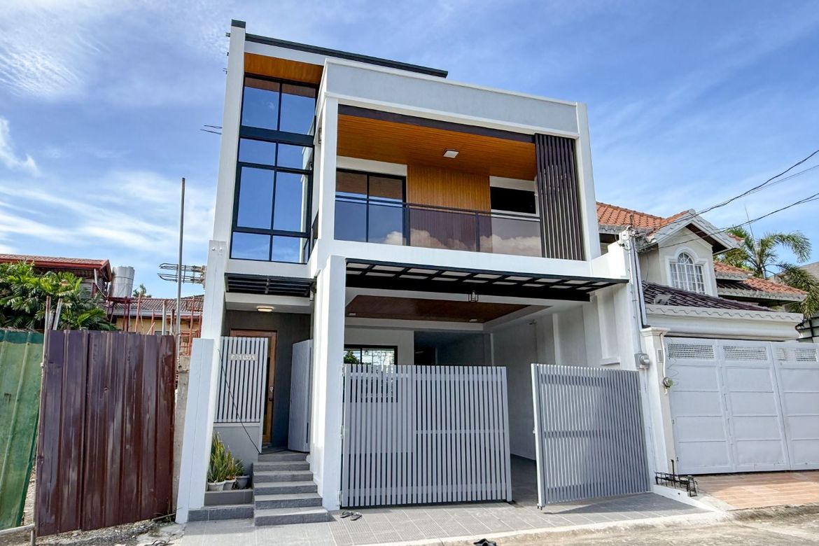5 Bedroom House for Sale in Talon Dos, Las Piñas, Metro Manila