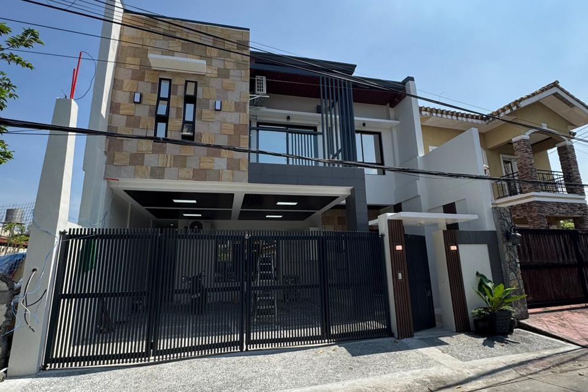 5 Bedroom House for Sale in Talon Dos, Las Piñas, Metro Manila