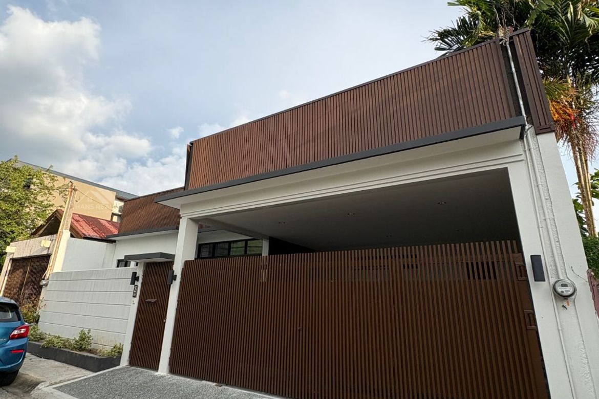 5 Bedroom House for Sale in Talon Dos, Las Piñas, Metro Manila