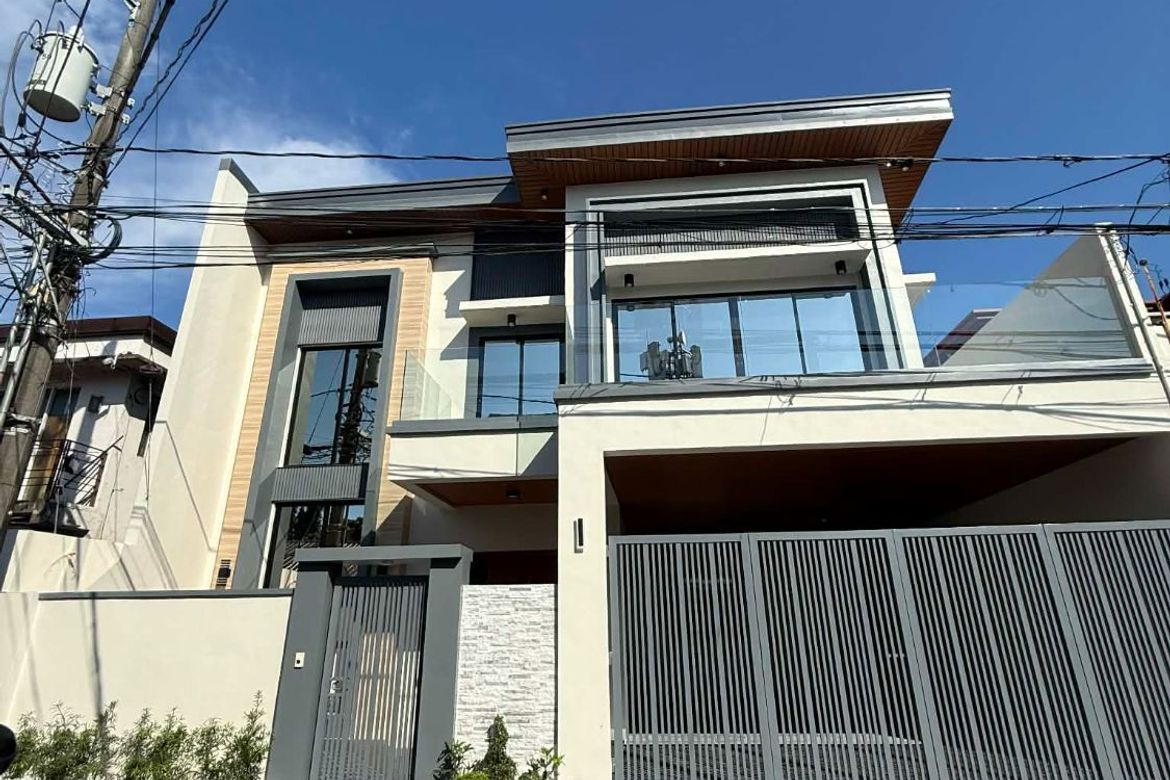 5 Bedroom House for Sale in Talon Dos, Las Piñas, Metro Manila
