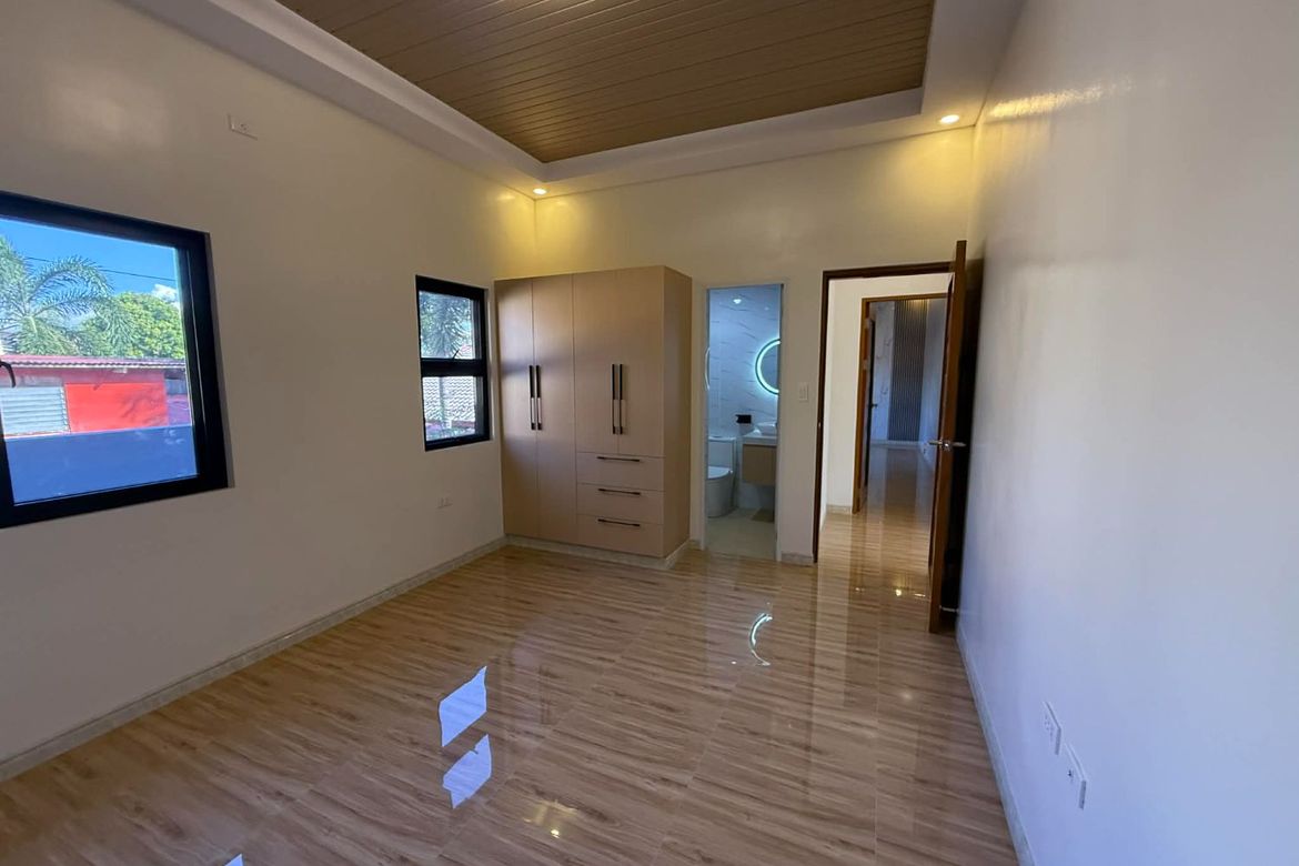 5 Bedroom House for Sale in Talon Dos, Las Piñas, Metro Manila – photo 2